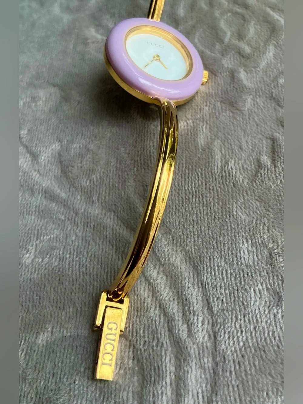 DRESSY MODERN GUCCI bangle watch with set of interchangeable bezels ❤️💙💛💚🖤